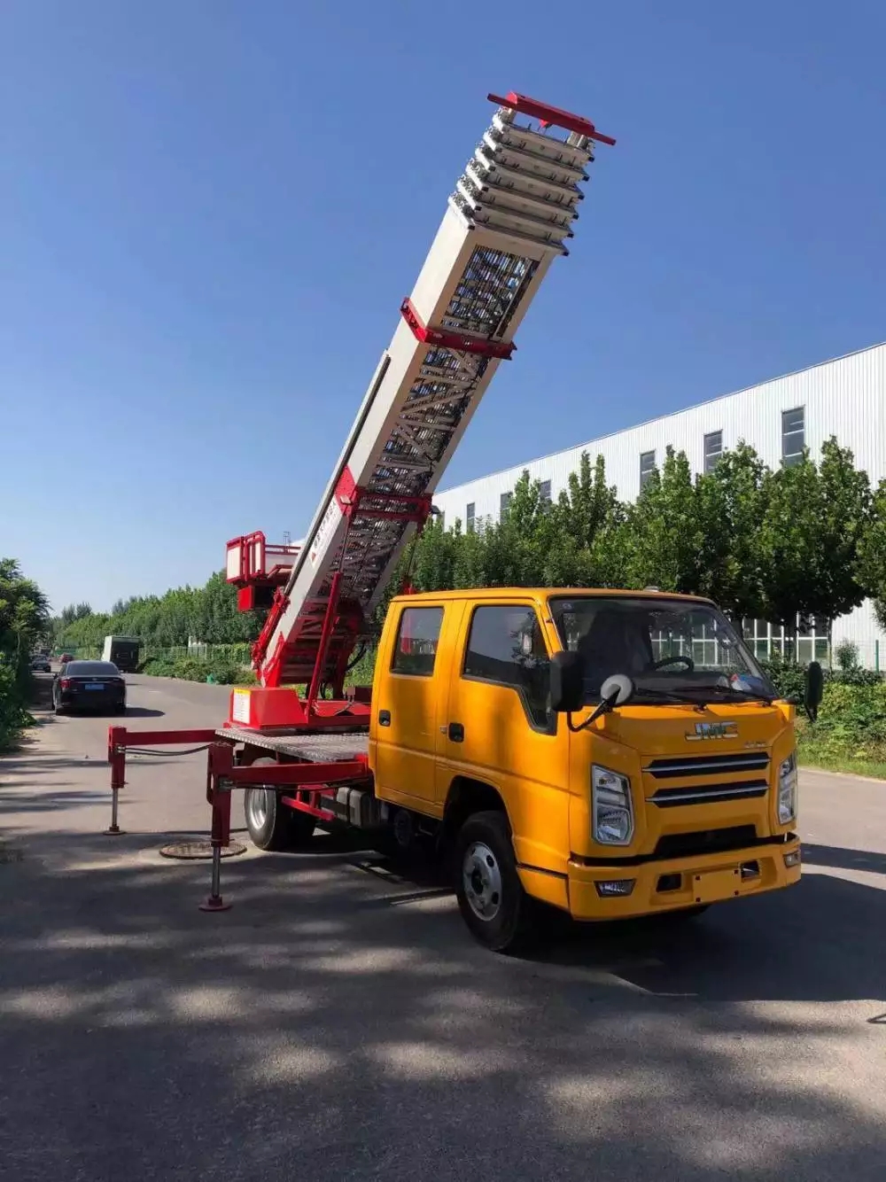 嵊泗县附近的云梯车出租服务：轻松解决高空作业需求